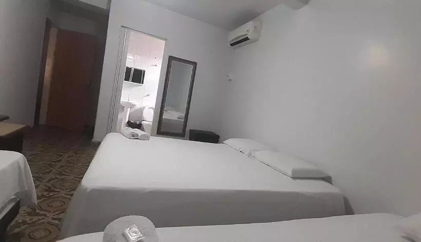 هتل Arara Azul