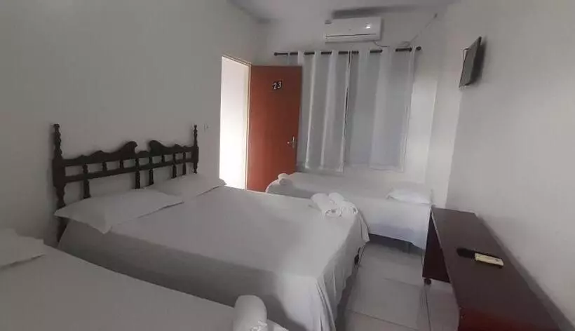 هتل Arara Azul