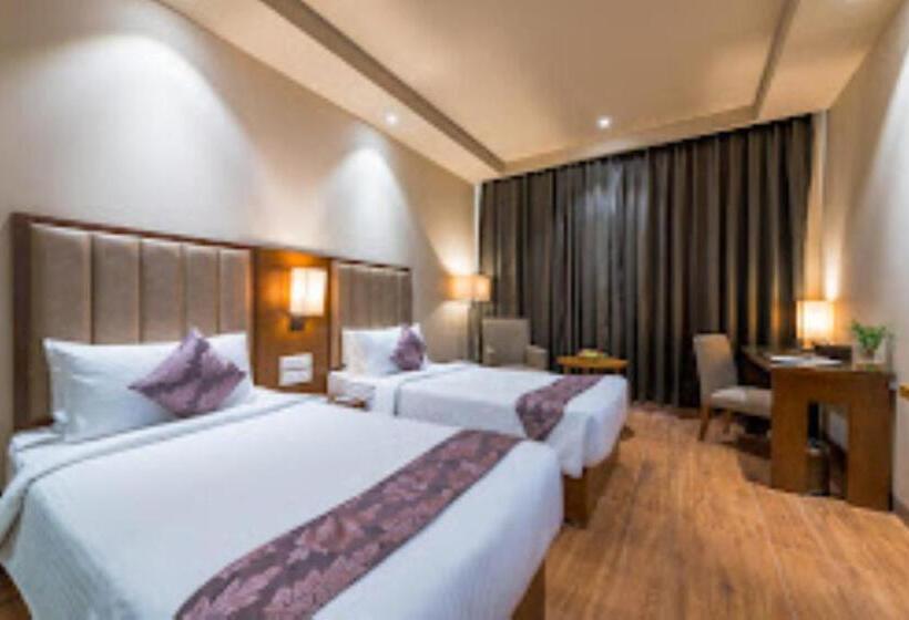 בית מלון כפרי Cachar Club Silchar