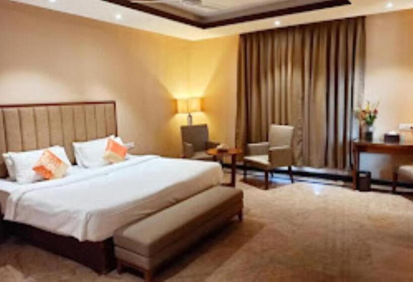 בית מלון כפרי Cachar Club Silchar