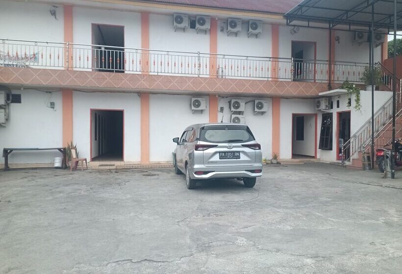 בית מלון כפרי Oyo 93332 Kharis Home Stay