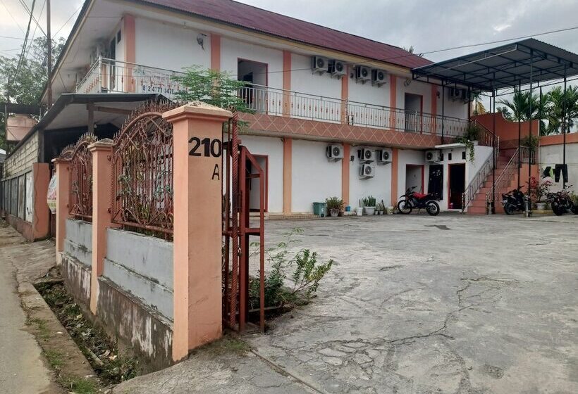 בית מלון כפרי Oyo 93332 Kharis Home Stay