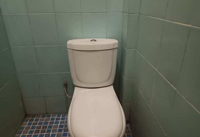 בית מלון כפרי Oyo 93332 Kharis Home Stay