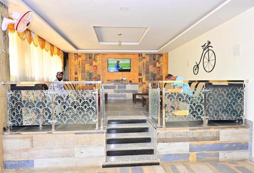 בית מלון כפרי Rs Inn And Shiv Restro Near Brahma Temple