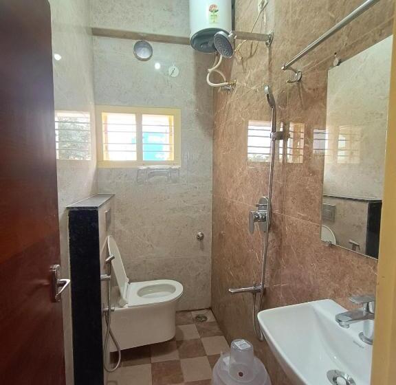 בית מלון כפרי Staymaker Karanji Paradise   Next To Liquor Station