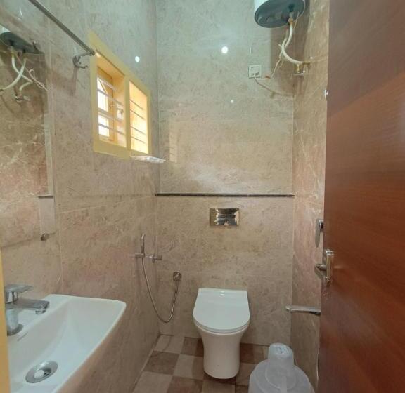 בית מלון כפרי Staymaker Karanji Paradise   Next To Liquor Station