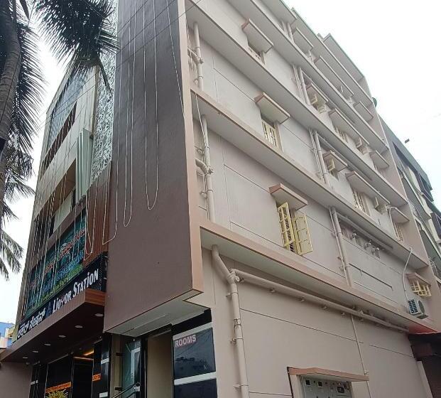 בית מלון כפרי Staymaker Karanji Paradise   Next To Liquor Station