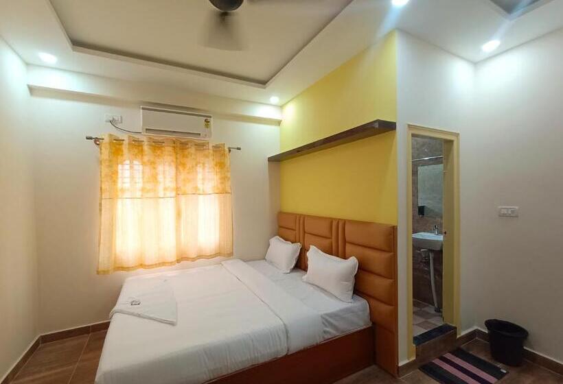 בית מלון כפרי Staymaker Karanji Paradise   Next To Liquor Station