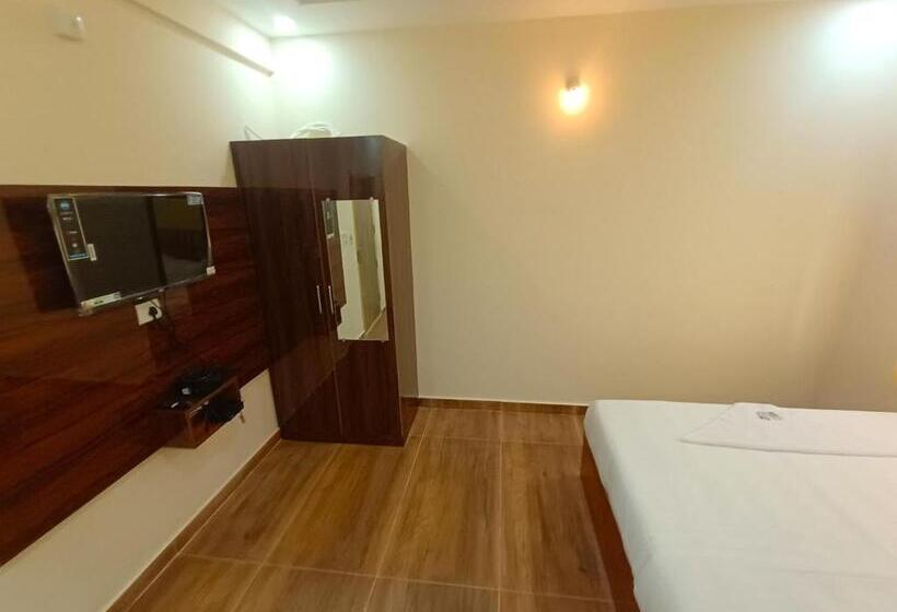 בית מלון כפרי Staymaker Karanji Paradise   Next To Liquor Station