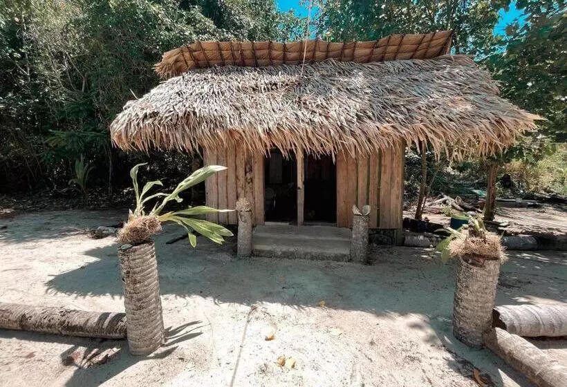 ホテル Tamaku House Reef Raja Ampat