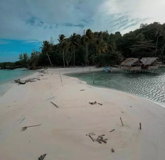ホテル Tamaku House Reef Raja Ampat