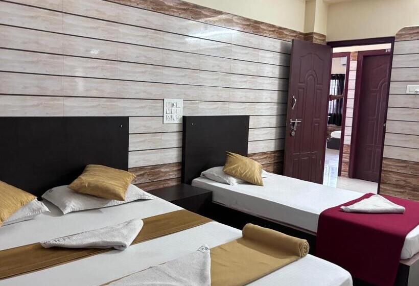 酒店 Yamuna Vihar Toursit Home