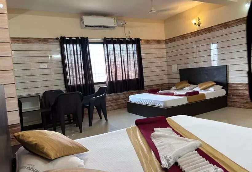 Hotelli Yamuna Vihar Toursit Home