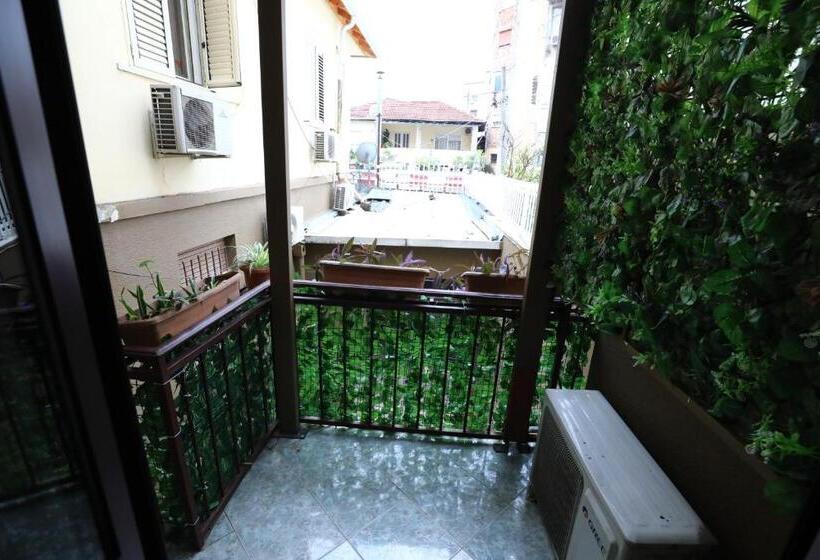 Little Corner Hostel