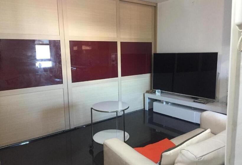 پانسیون Napier Street