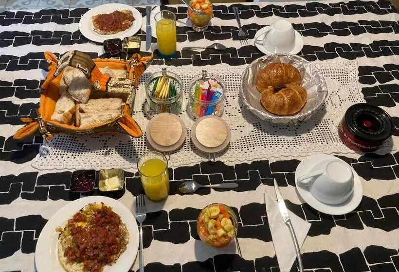 پانسیون Lome Bamboo Lodge   La Criquet Events