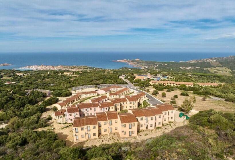 Residence With Swimming Pool In Isola Rossa, Just About 2 Km From The Beach La Marinedda