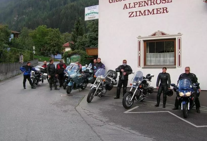 ホテル Gasthof Alpenrose