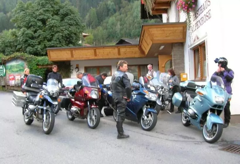 ホテル Gasthof Alpenrose