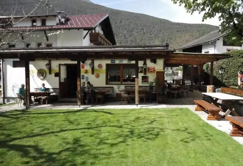 ホテル Gasthof Alpenrose