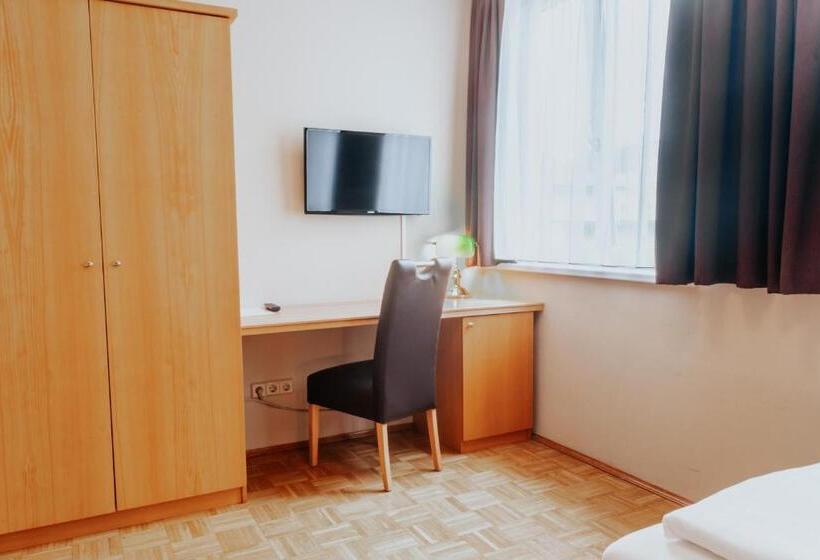 Отель Am Kapuzinerplatz