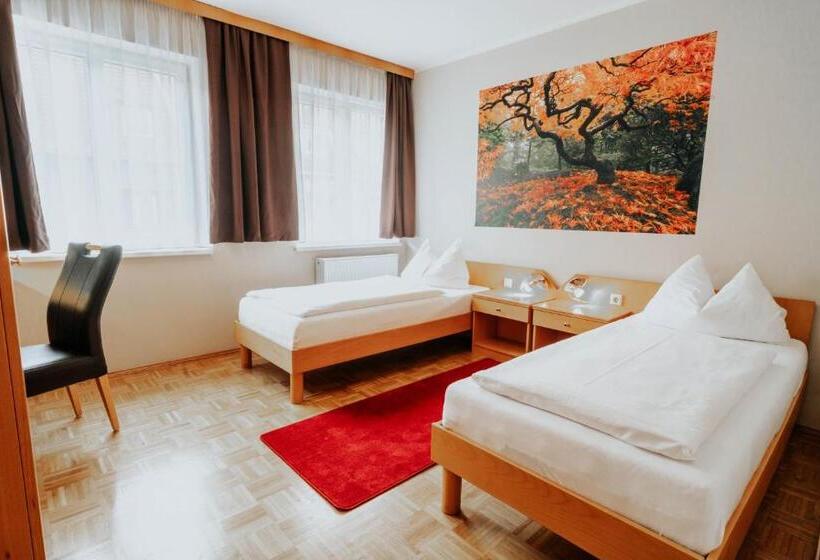 Отель Am Kapuzinerplatz