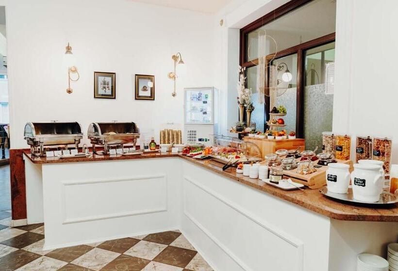 Отель Am Kapuzinerplatz