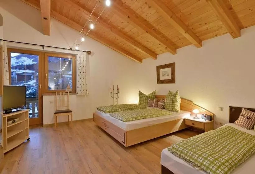 ホテル Appartement Kugl