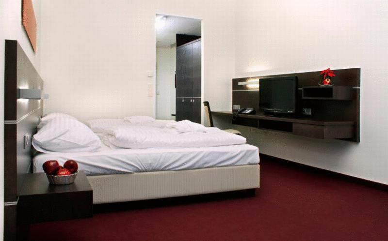 酒店 Der Reisinger Am Neufelder See