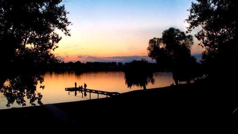 酒店 Der Reisinger Am Neufelder See