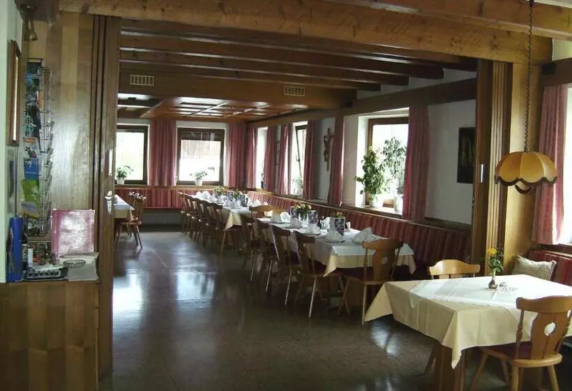 ホテル Gasthof Alpenrose