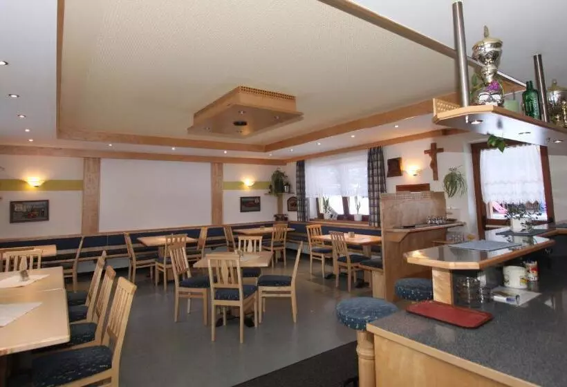 ホテル Gasthof Alpenrose
