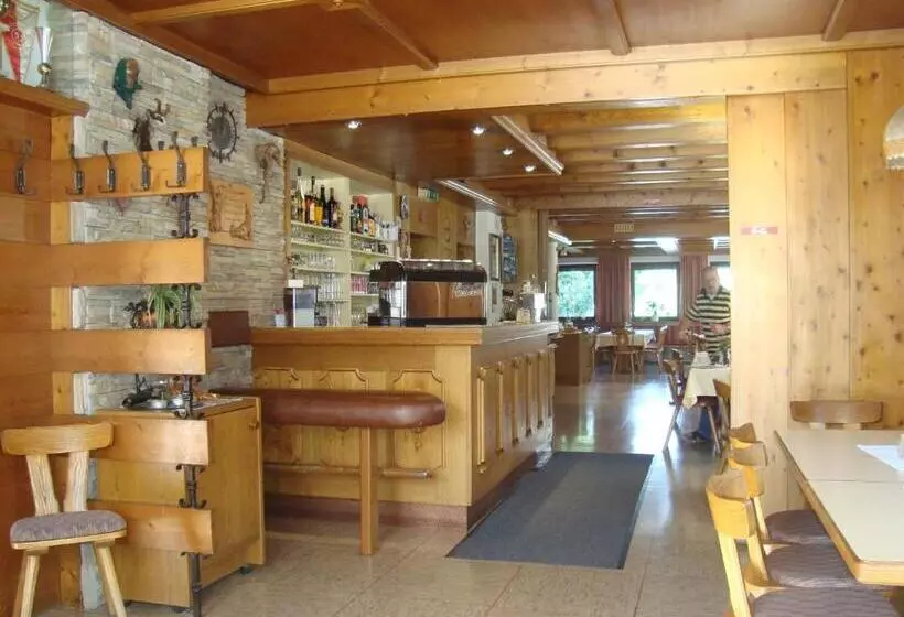 ホテル Gasthof Alpenrose
