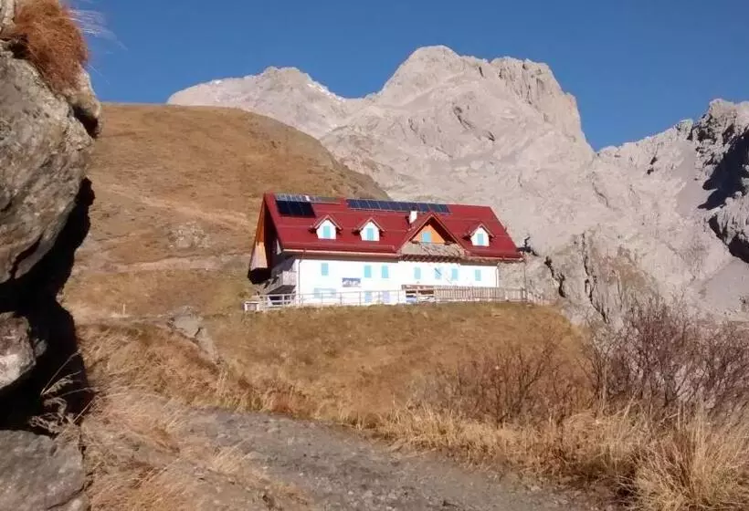 ホテル Gasthof Zum Löwen