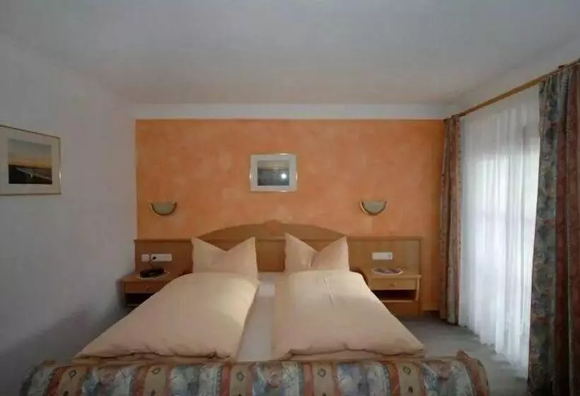 ホテル Naflerhof
