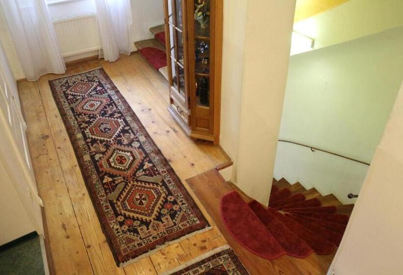 בית מלון כפרי Pension   Alt   Strassgang