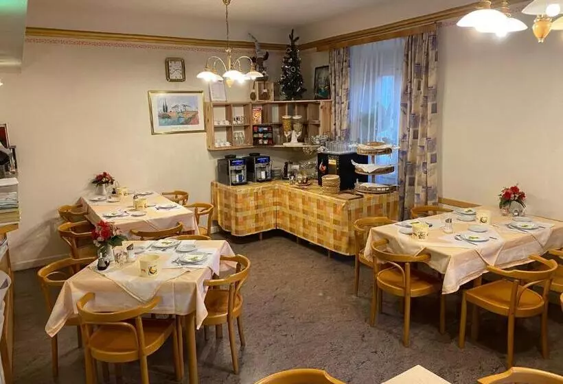 هتل Pension Alt Strassgang