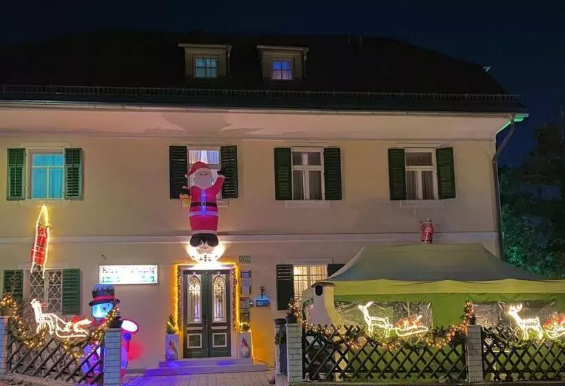 هتل Pension Alt Strassgang
