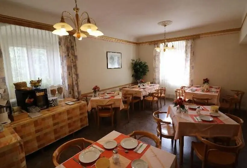 هتل Pension   Alt   Strassgang