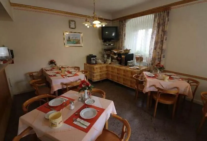 هتل Pension   Alt   Strassgang
