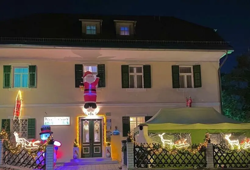 هتل Pension   Alt   Strassgang