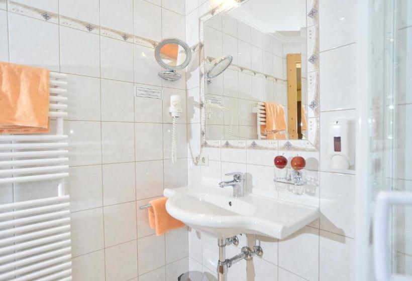 ホテル Pension Und Apartments Landhaus Marie