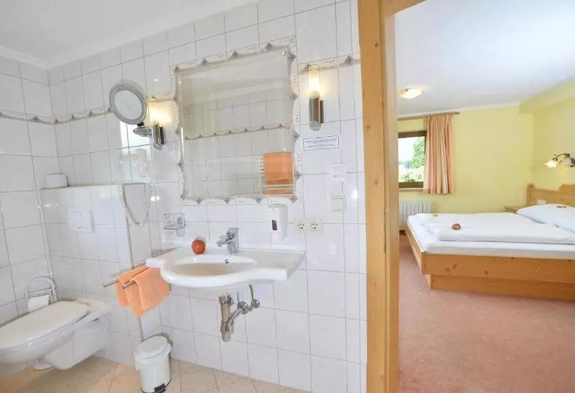 Hotelli Pension Und Apartments Landhaus Marie
