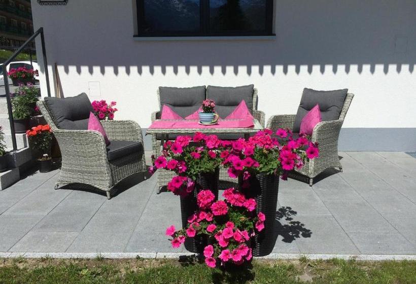 ホテル Pension Zoeggeler