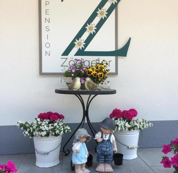 ホテル Pension Zoeggeler