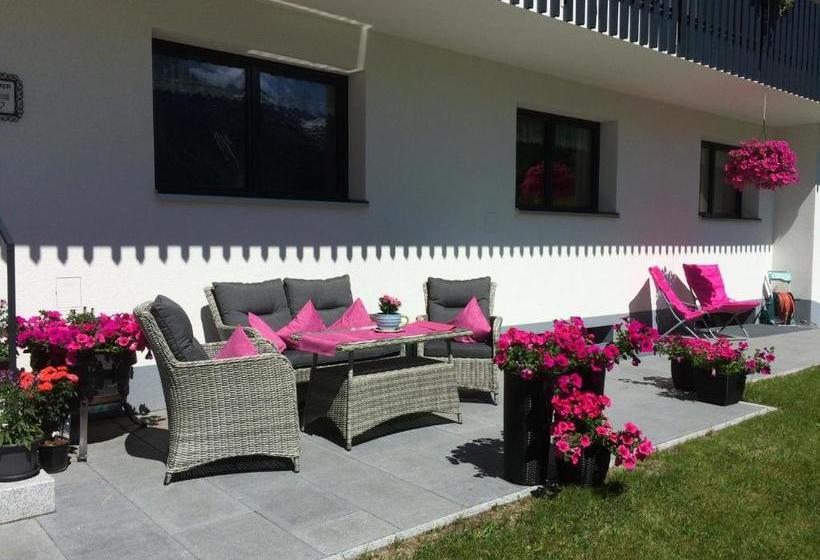 ホテル Pension Zoeggeler