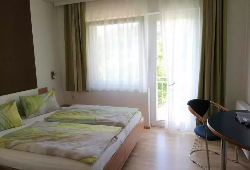 Hotelli Privatzimmer Langthaler