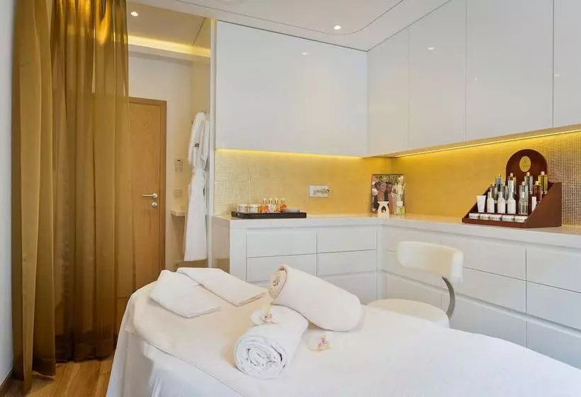 هتل Trofana Royal 5 Sterne Superior Resort