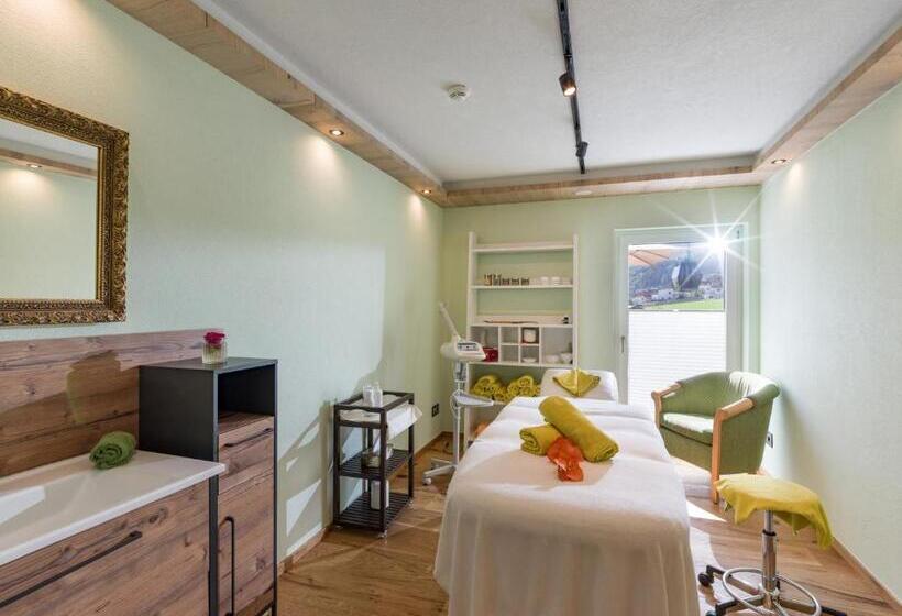 ホテル Waldfriede Der Logenplatz Im Zillertal