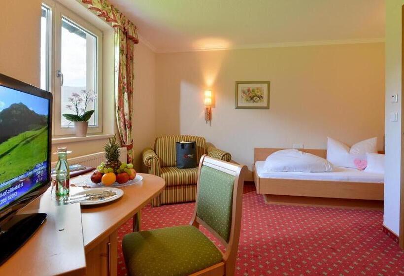 ホテル Waldfriede Der Logenplatz Im Zillertal